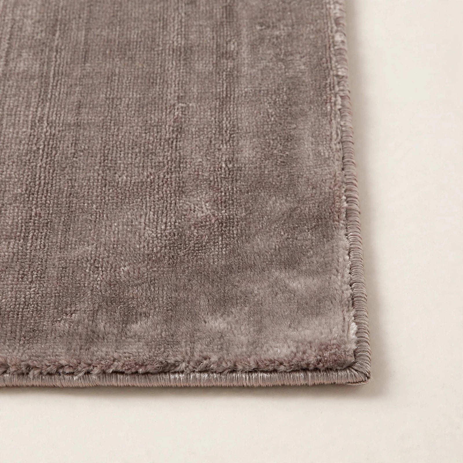 Mink Brown Silky Viscose Rug – Handmade Silk-Look Handloom Carpet, Bhadohi India