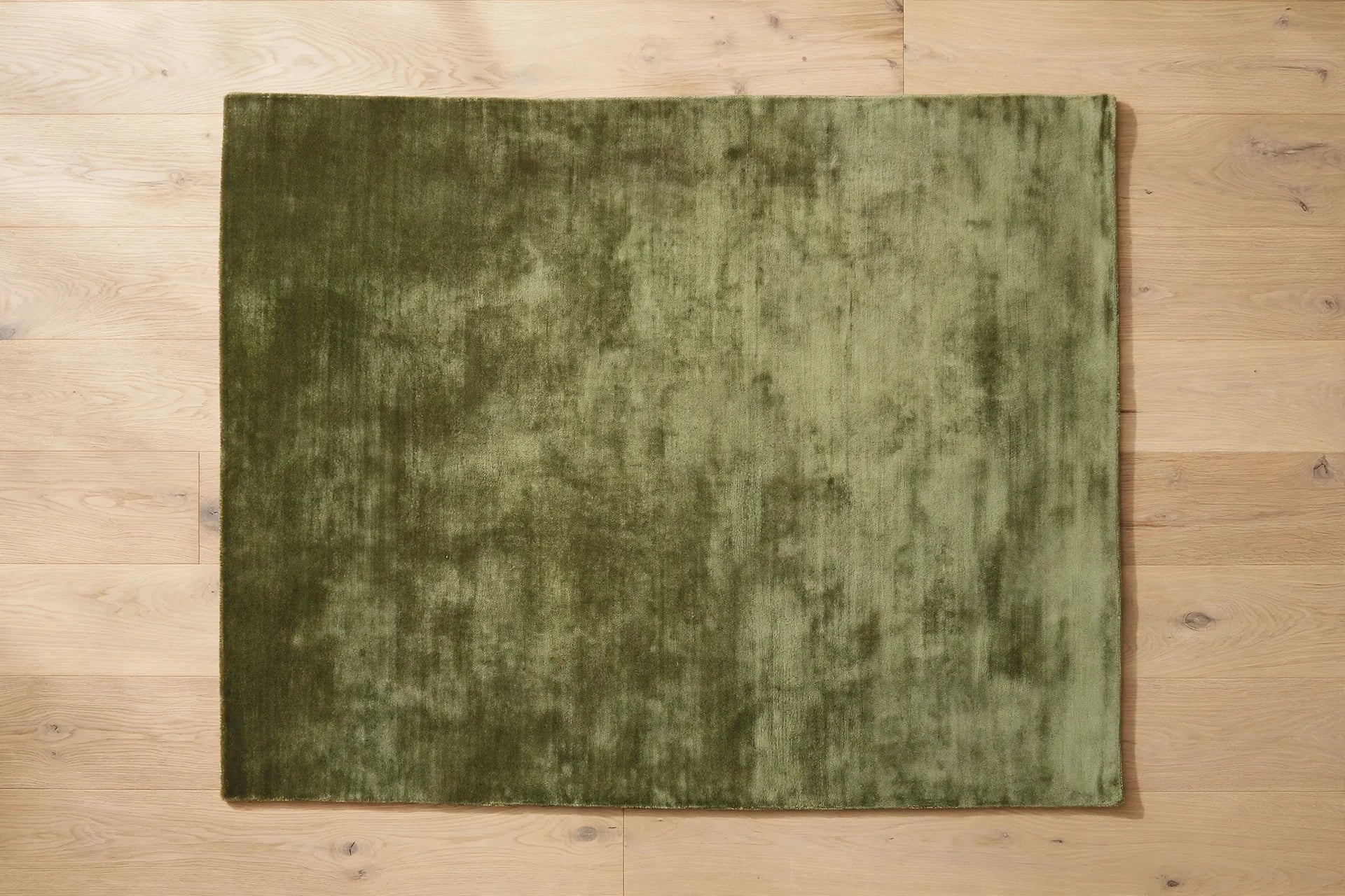 Olive Green Silky Viscose Rug – Handmade Silk-Look Handloom Carpet, Bhadohi India