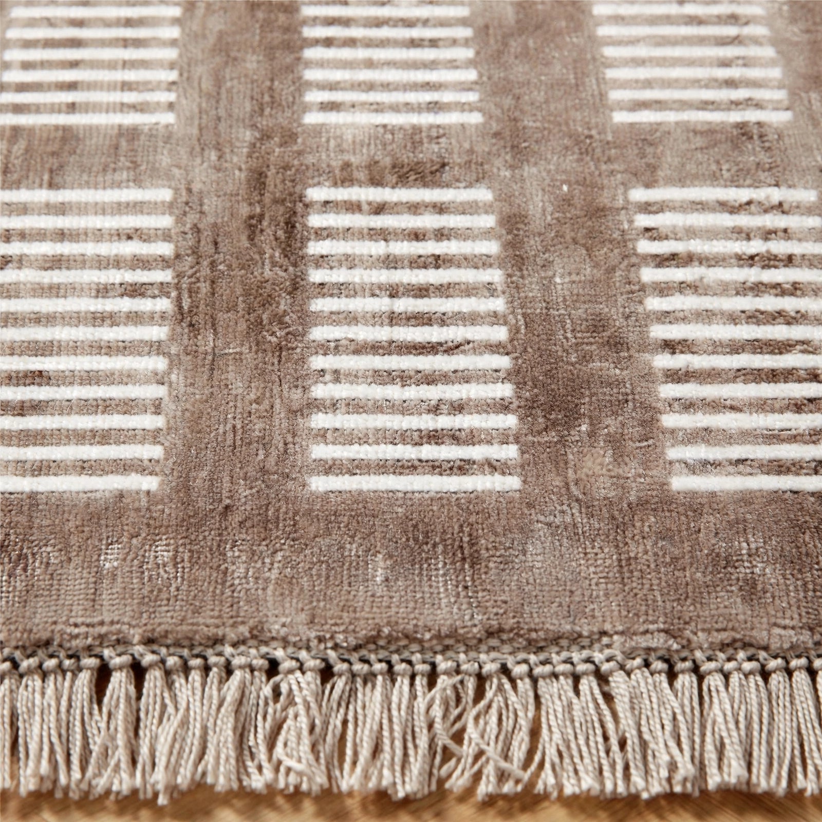 Light Brown Viscose Rug – Handmade Handloom Carpet, Bhadohi India