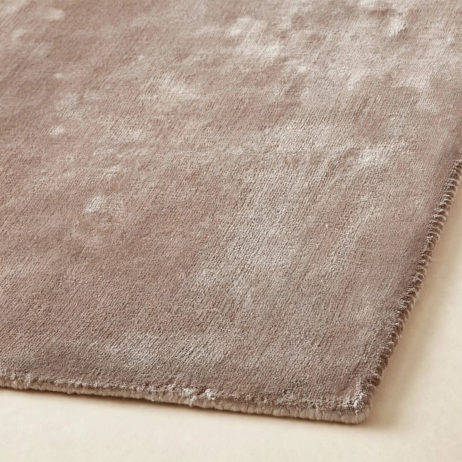 Dusty Rose Silky Viscose Rug – Handmade Silk-Look Handloom Carpet, Bhadohi India