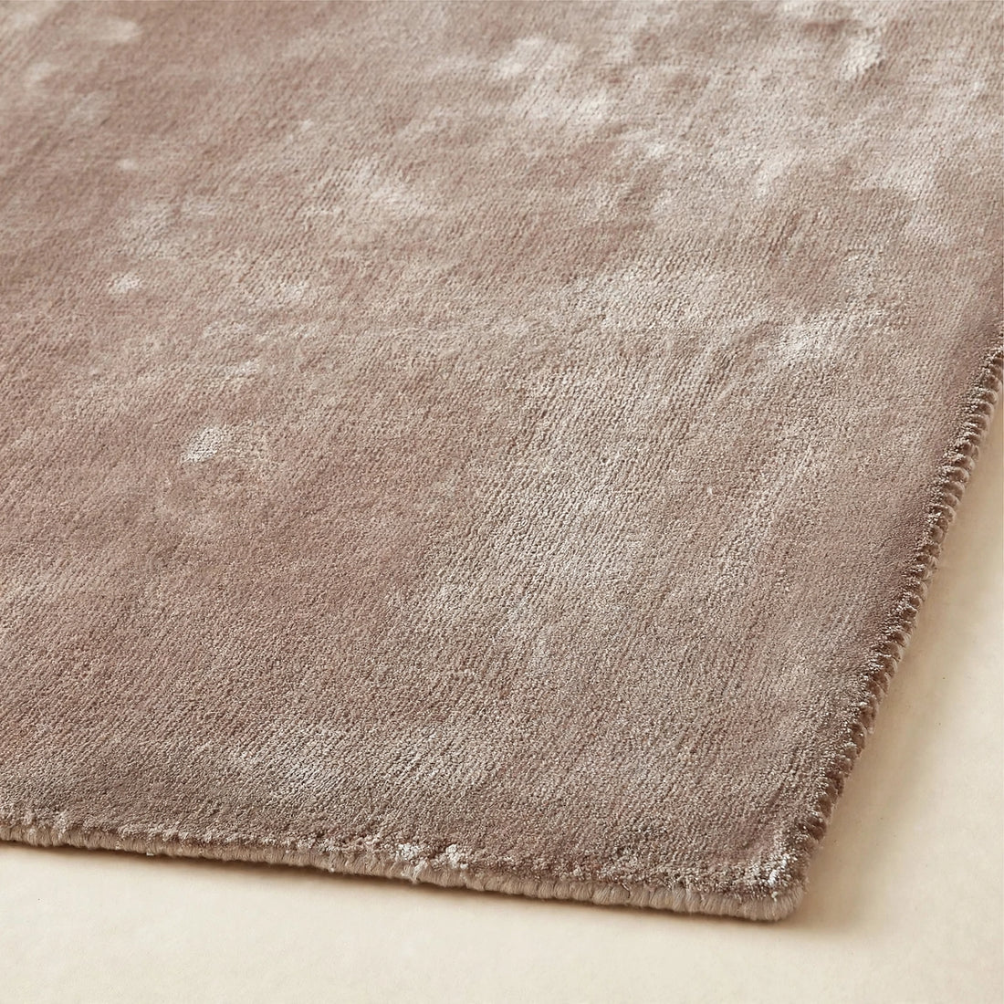 Dusty Rose Silky Viscose Rug – Handmade Silk-Look Handloom Carpet, Bhadohi India