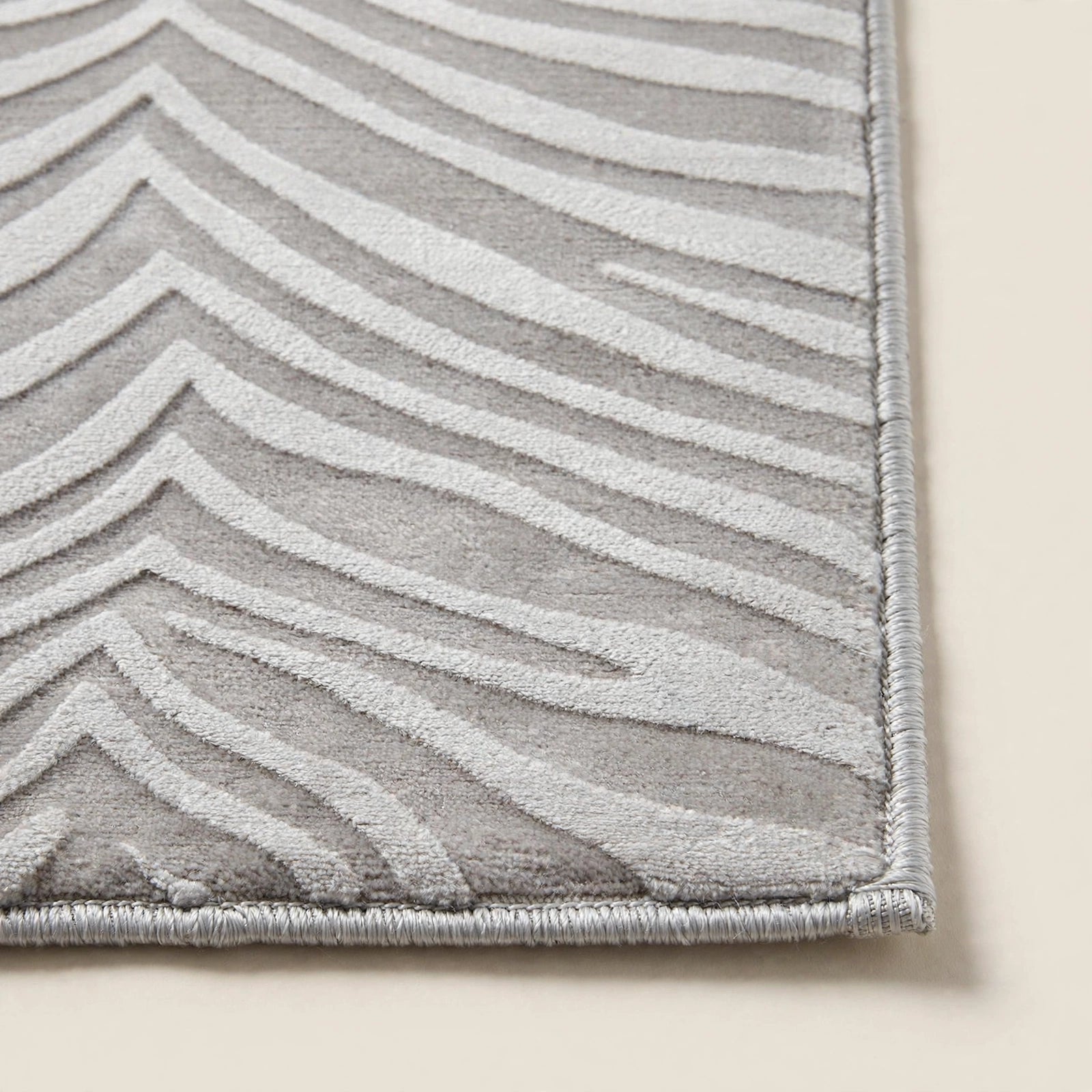 Grey Viscose Rug – Handmade Handloom Carpet, Bhadohi India