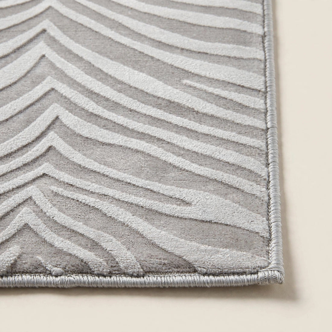 Grey Viscose Rug – Handmade Handloom Carpet, Bhadohi India
