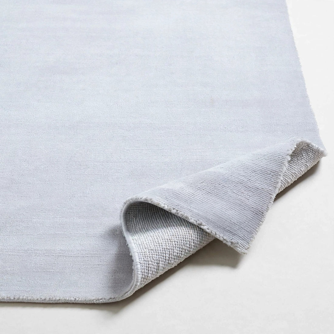 White Viscose Rug – Handmade Handloom Carpet, Bhadohi India