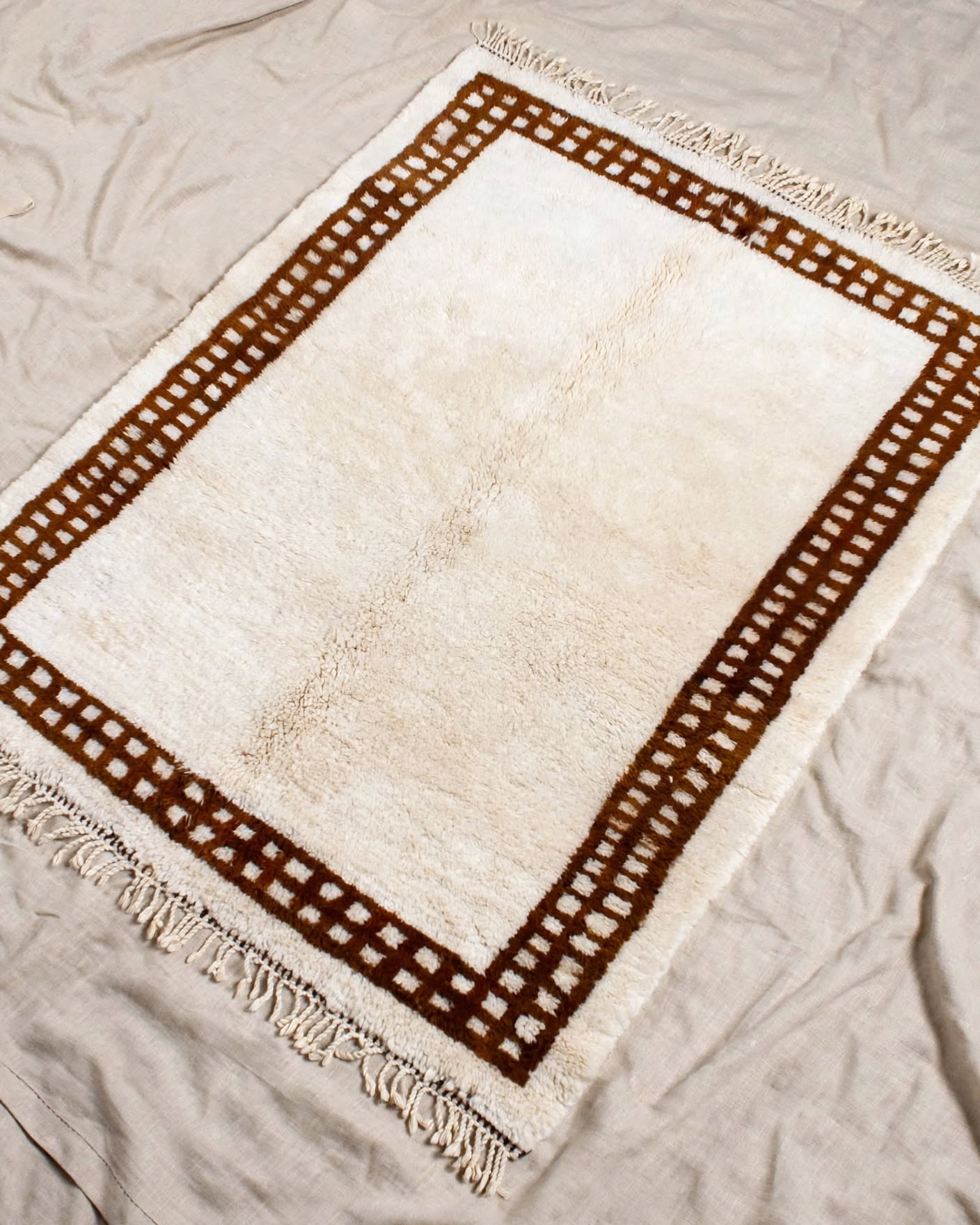 Cream Ivory Moroccan Berber Wool Rug with Terracotta Rust Border – Design 2, handmade in Bhadohi India – border detail