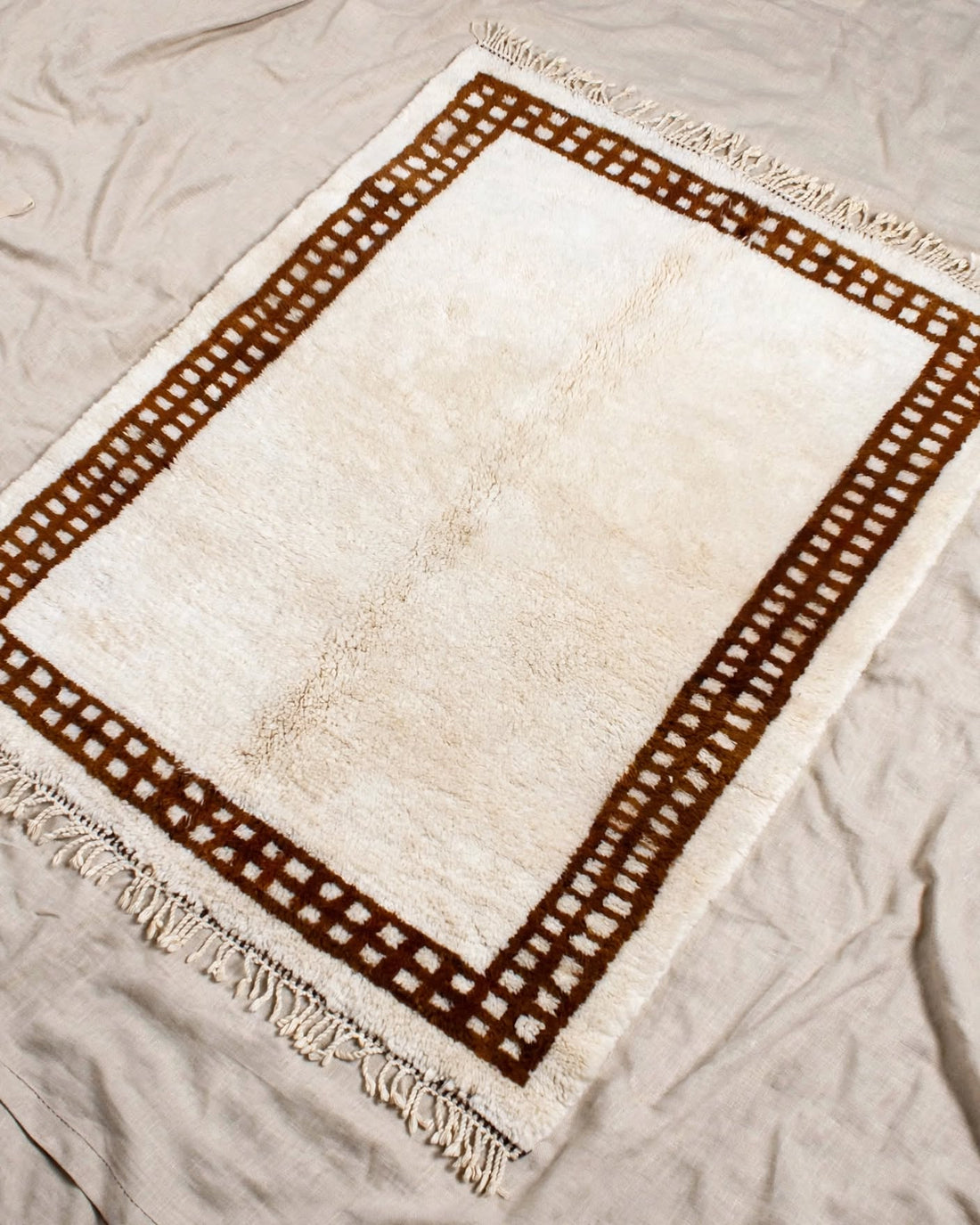 Cream Ivory Moroccan Berber Wool Rug with Terracotta Rust Border – Design 2, handmade in Bhadohi India – border detail
