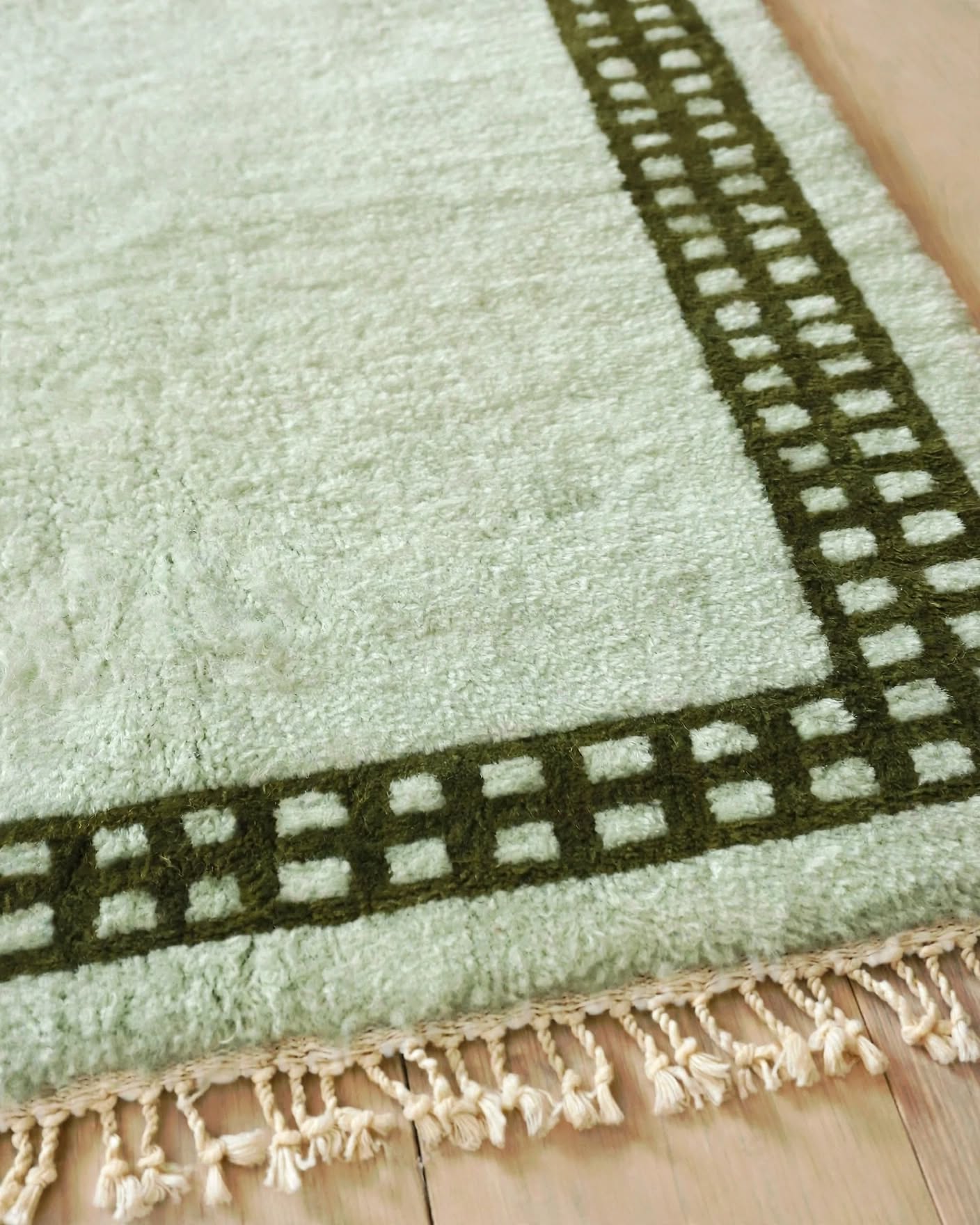 Mint Green Moroccan Berber Wool Rug with Dark Geometric Border, handmade in Bhadohi India – border detail