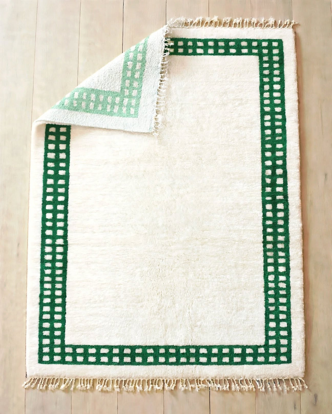 Cream Ivory Moroccan Berber Wool Rug with Emerald Green Border, handmade in Bhadohi India – photo 2