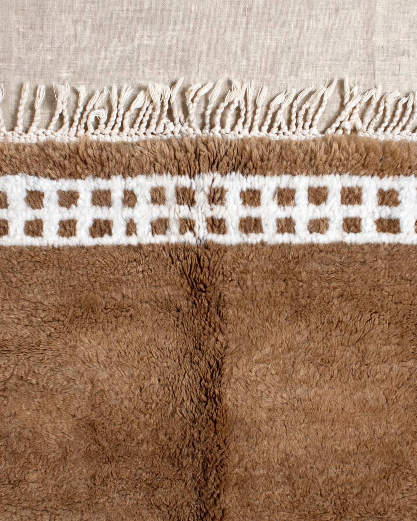 Oatmeal Camel Tan Moroccan Berber Wool Rug with Cream Border, handmade in Bhadohi India – photo 5