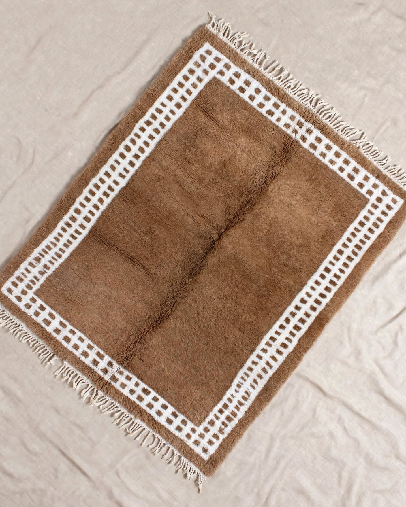 Oatmeal Camel Tan Moroccan Berber Wool Rug with Cream Border, handmade in Bhadohi India – photo 3