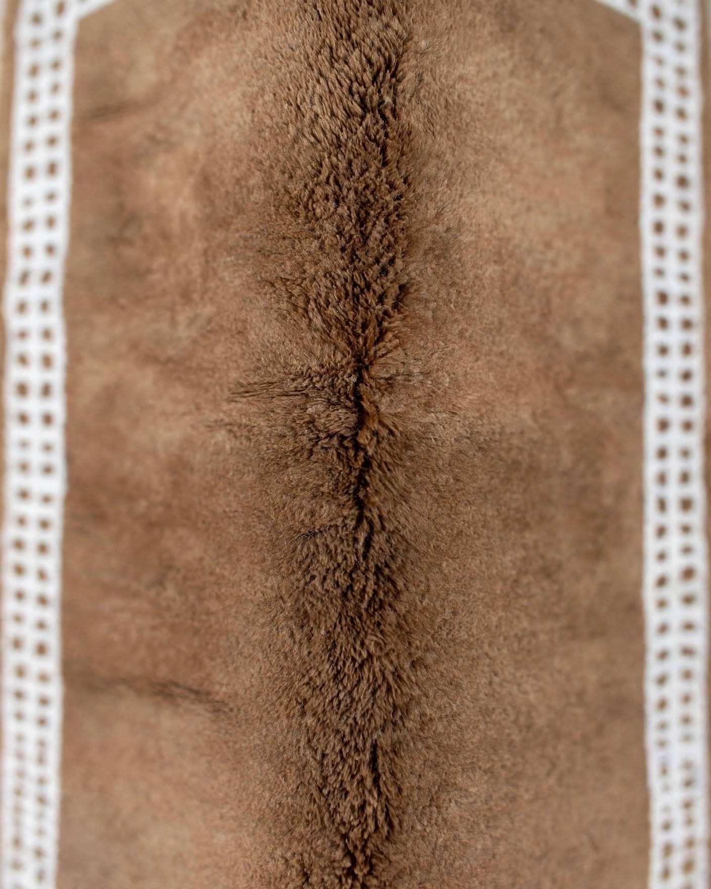 Oatmeal Camel Tan Moroccan Berber Wool Rug with Cream Border, handmade in Bhadohi India – photo 4