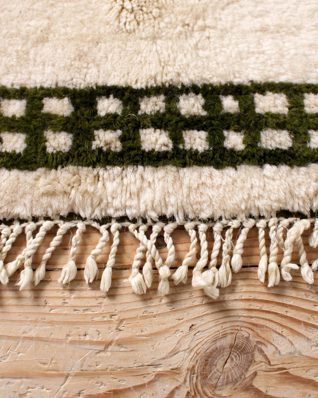 Cream Ivory Moroccan Berber Wool Rug with Dark Green Border, handmade in Bhadohi India – photo 3