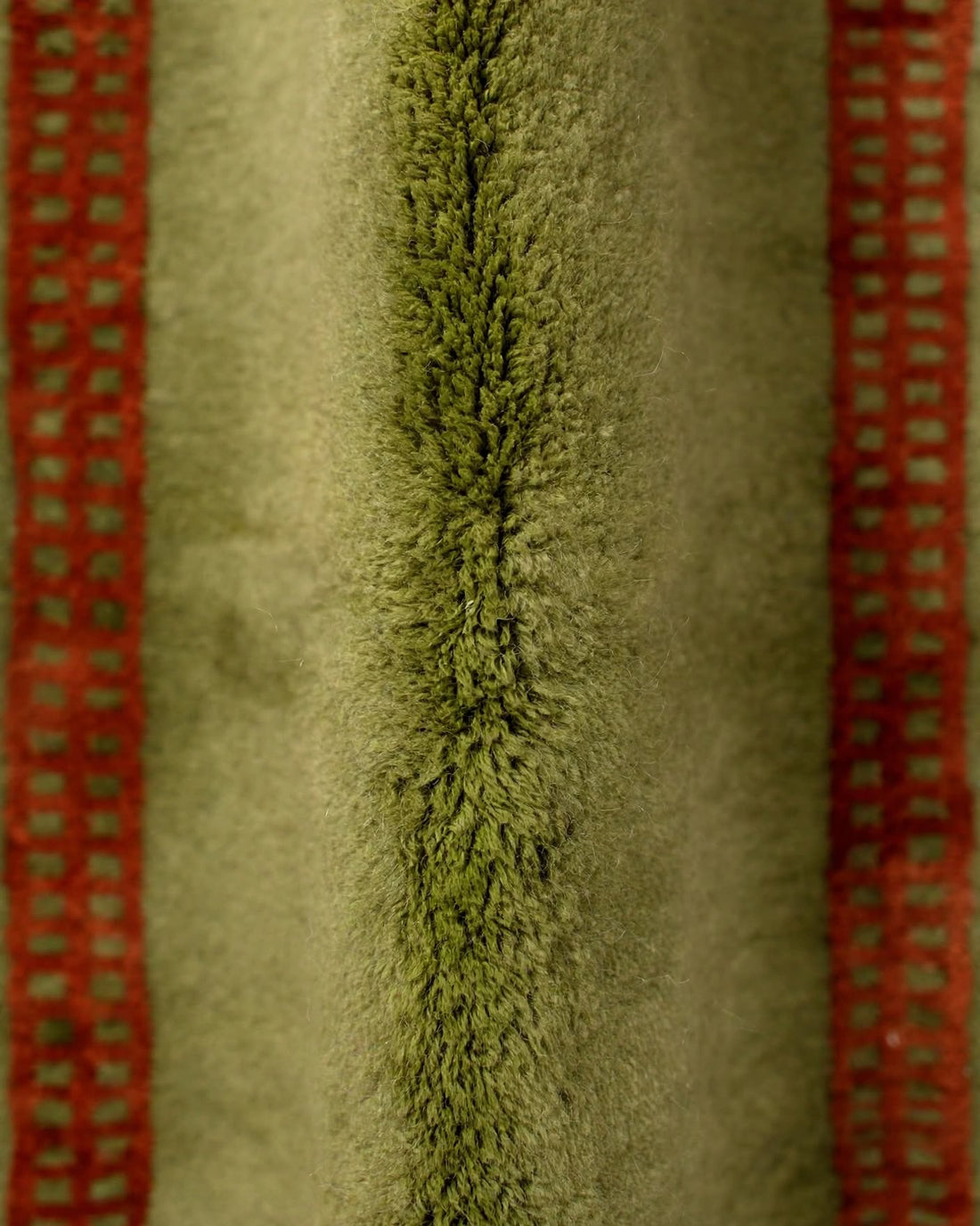 Earthy Olive Green Moroccan Berber Wool Rug with Rust Border, handmade in Bhadohi India – photo 3
