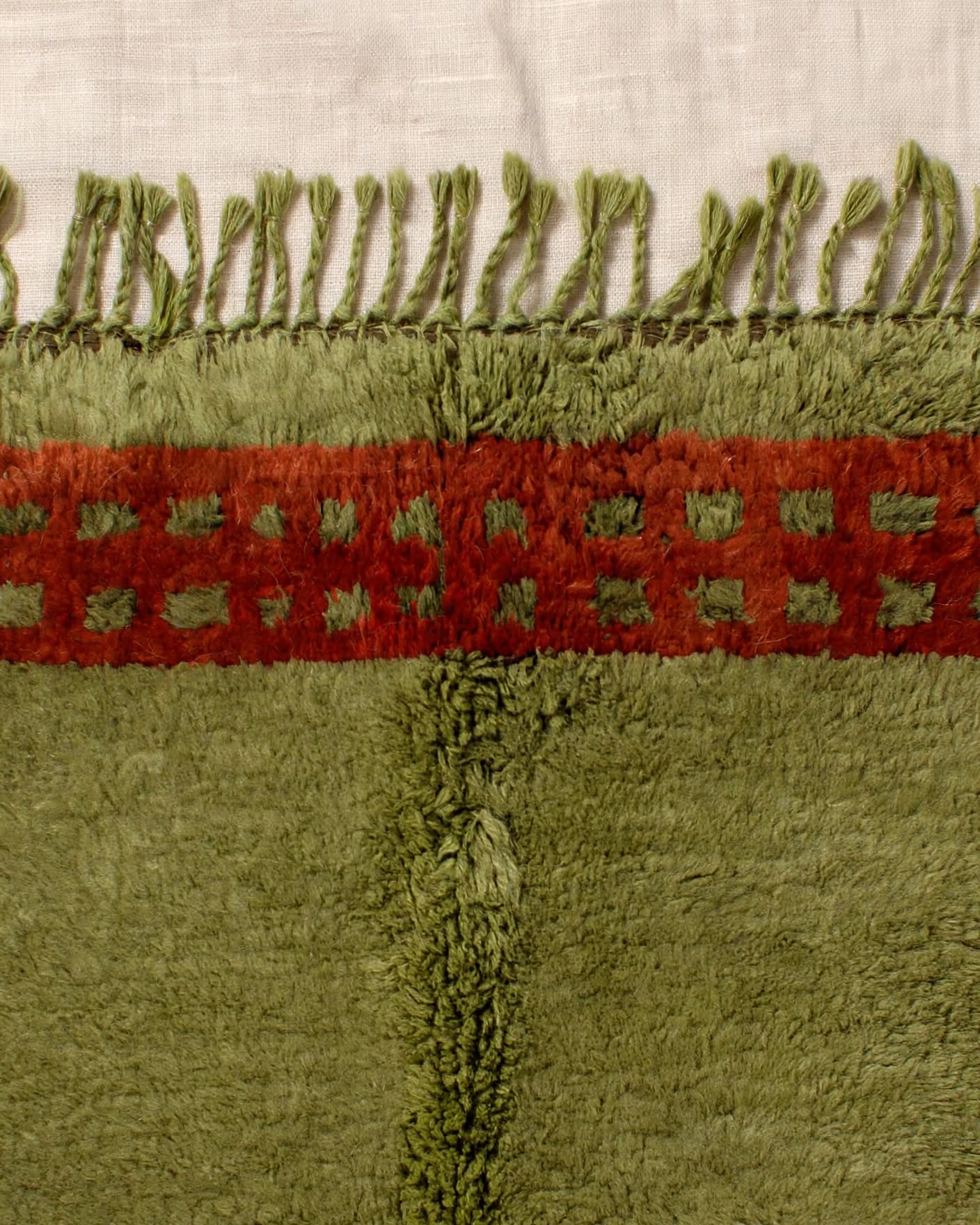 Earthy Olive Green Moroccan Berber Wool Rug with Rust Border, handmade in Bhadohi India – photo 4