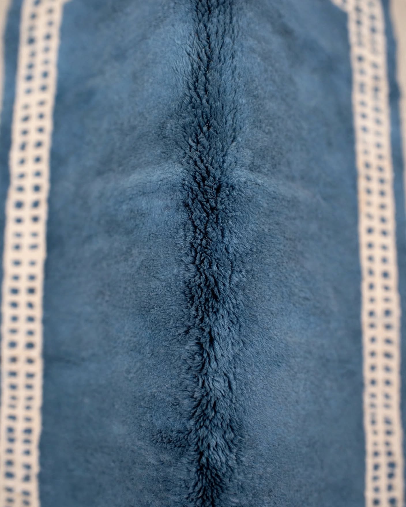 Ocean Denim Blue Moroccan Berber Wool Rug with Cream Border, handmade in Bhadohi India – photo 4