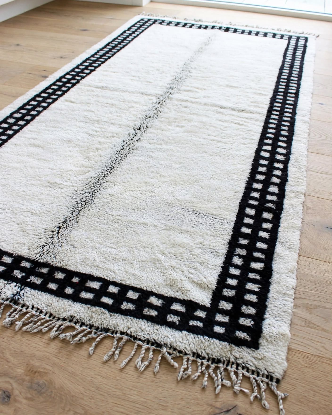 Cream Ivory Moroccan Berber Wool Rug with Black Geometric Border, handmade in Bhadohi India – photo 4