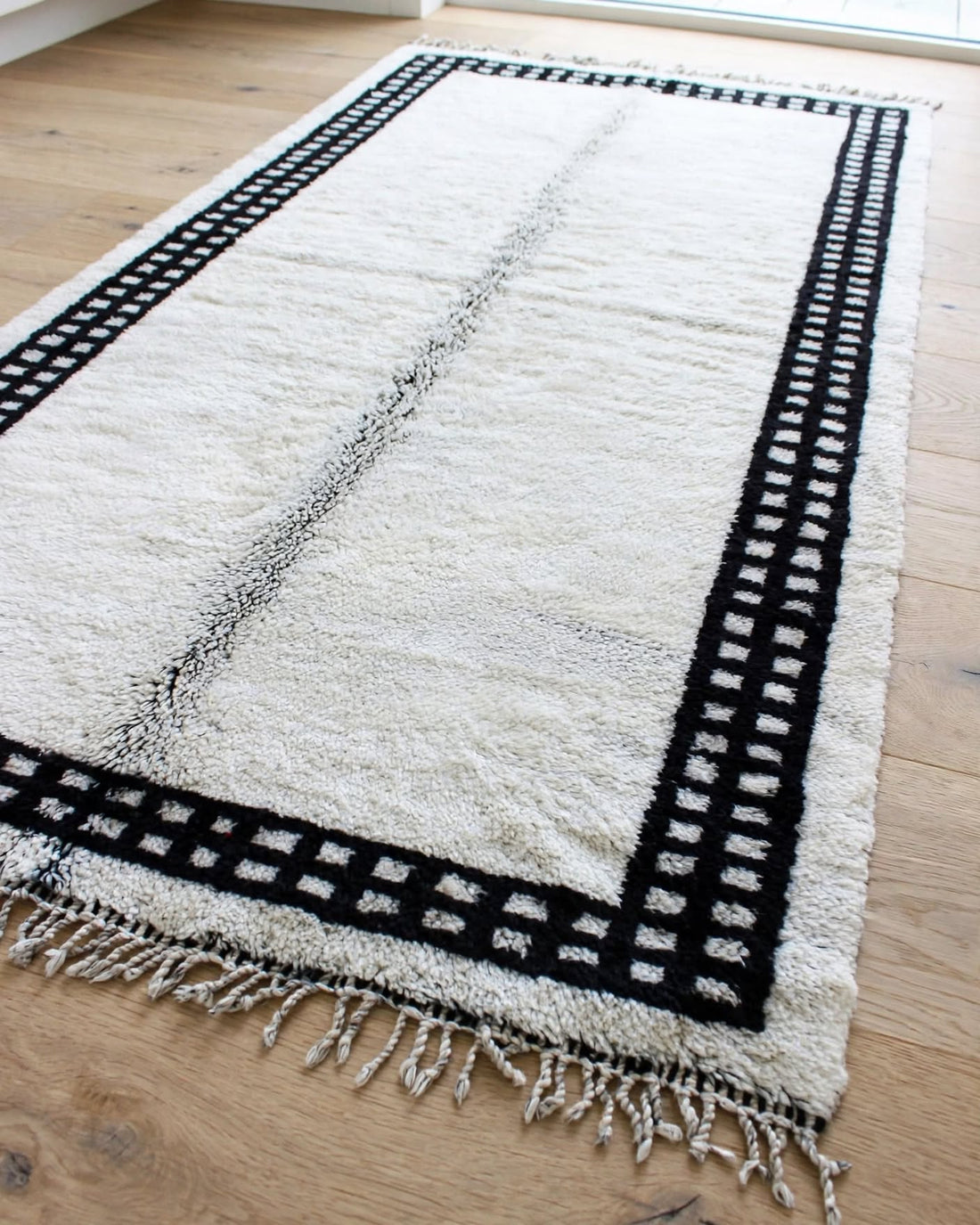 Cream Ivory Moroccan Berber Wool Rug with Black Geometric Border, handmade in Bhadohi India – photo 4
