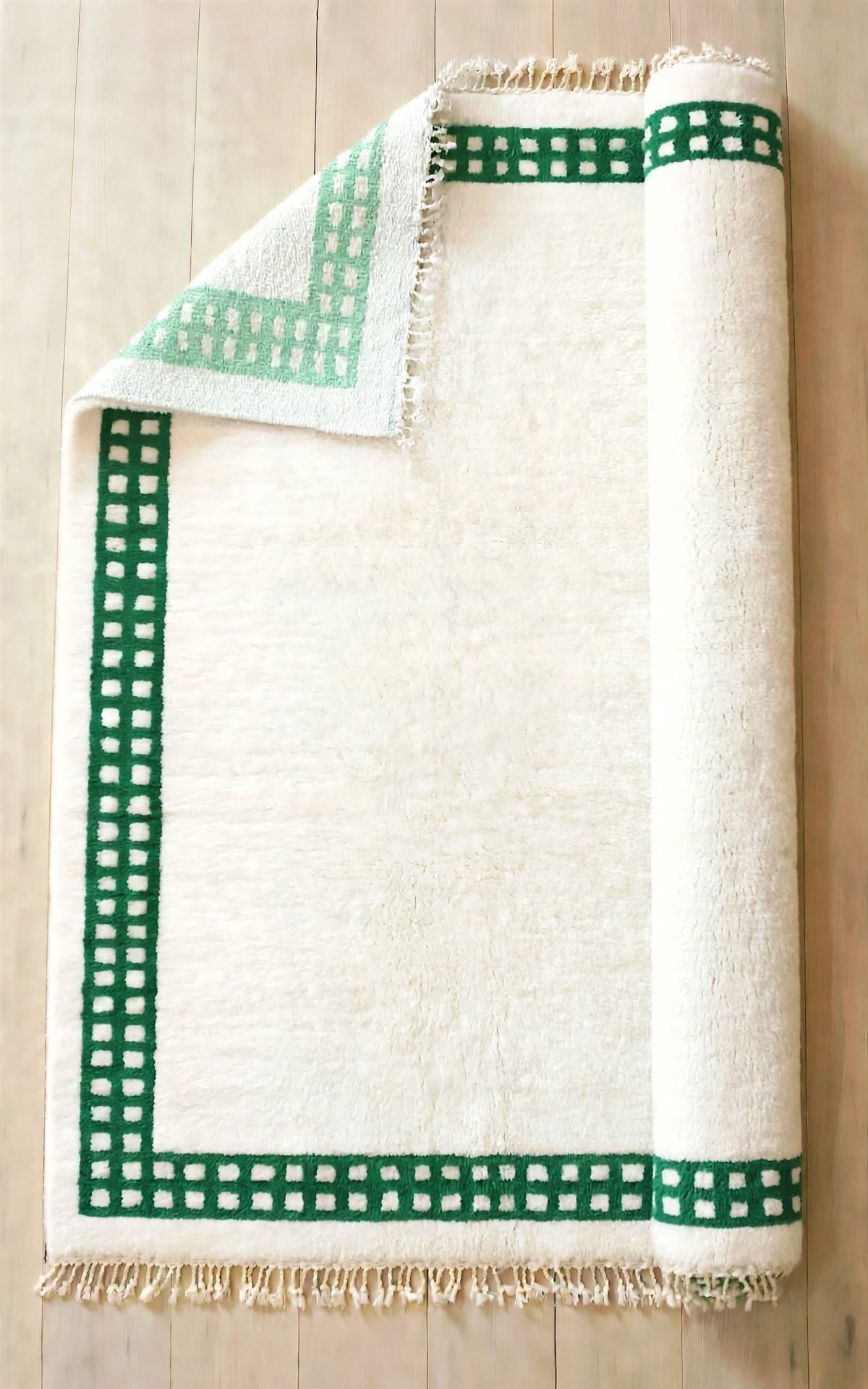 Cream Ivory Moroccan Berber Wool Rug with Emerald Green Border, handmade in Bhadohi India – photo 4