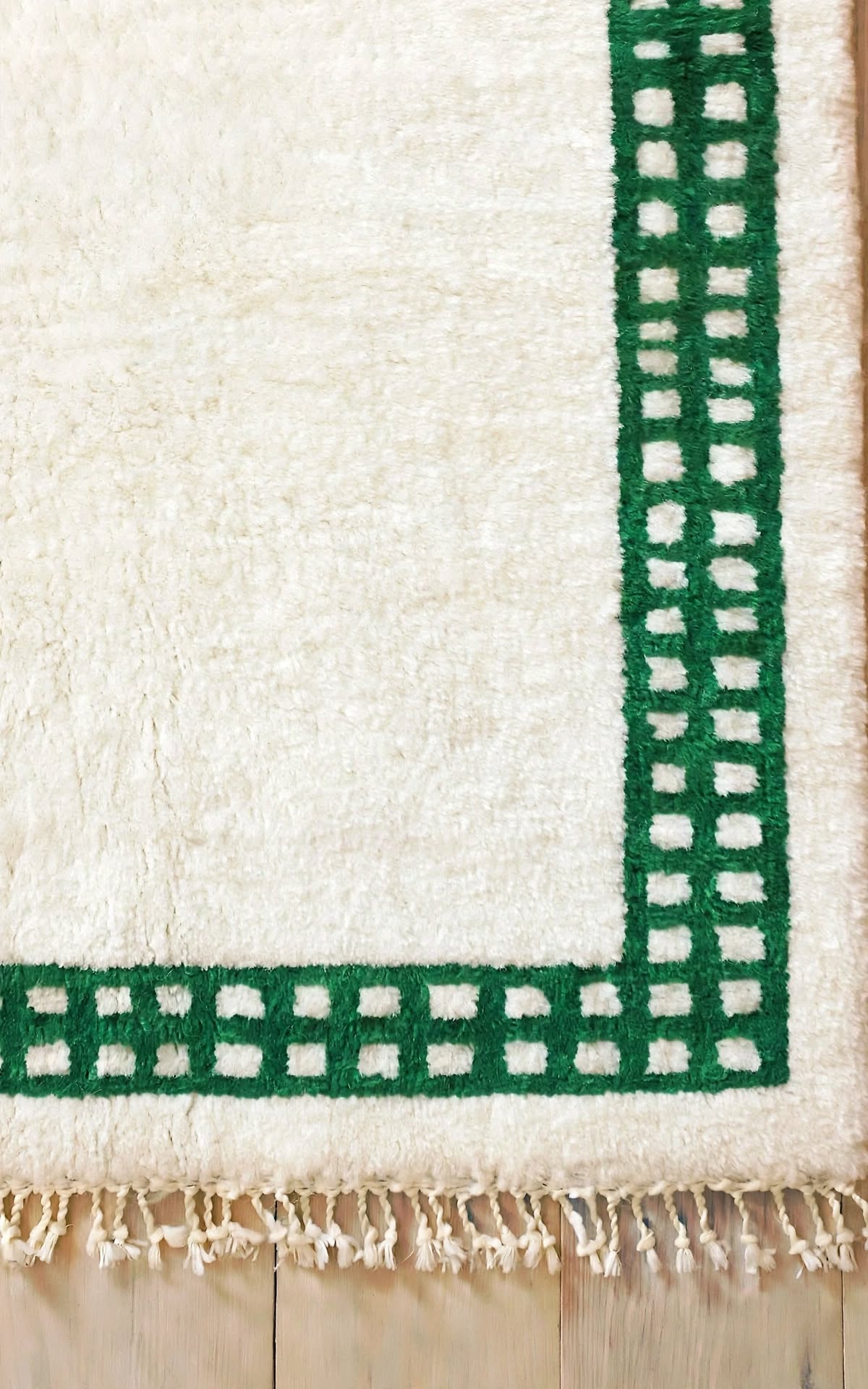 Cream Ivory Moroccan Berber Wool Rug with Emerald Green Border, handmade in Bhadohi India – photo 7