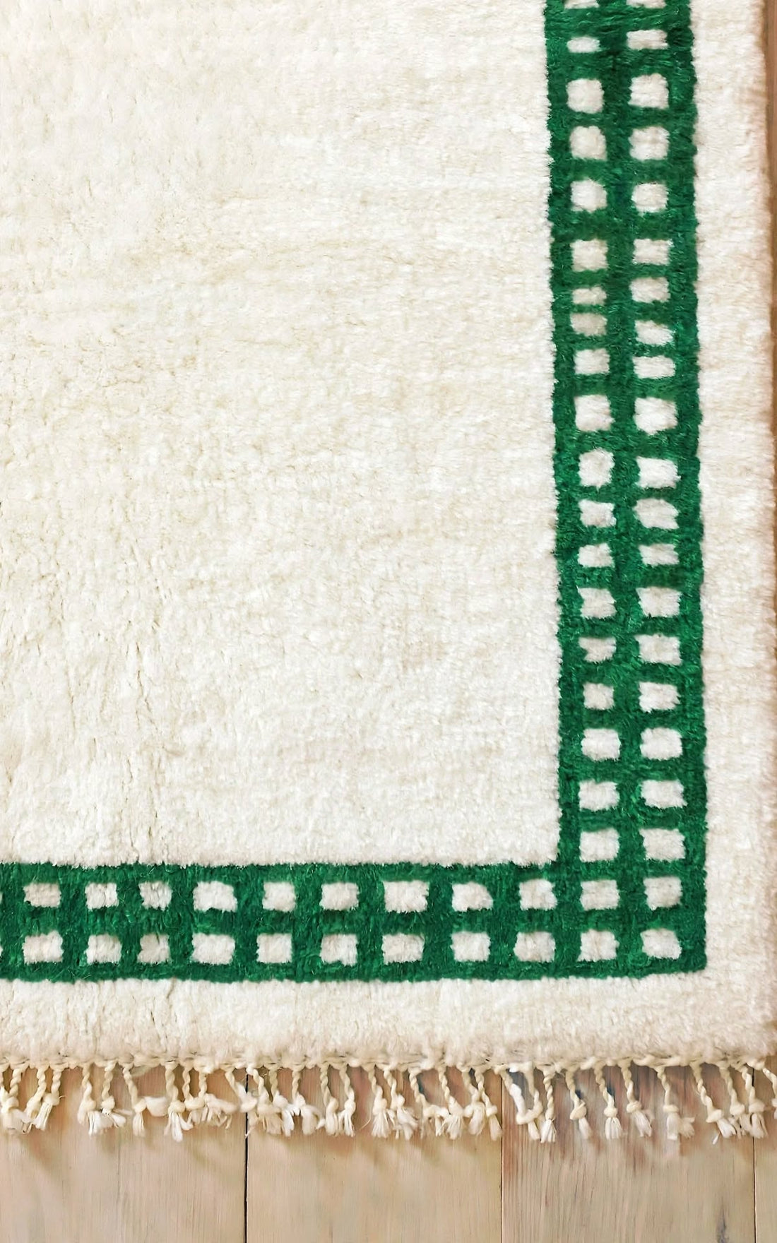 Cream Ivory Moroccan Berber Wool Rug with Emerald Green Border, handmade in Bhadohi India – photo 7