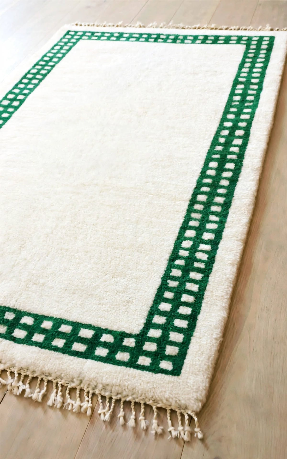 Cream Ivory Moroccan Berber Wool Rug with Emerald Green Border, handmade in Bhadohi India – photo 8