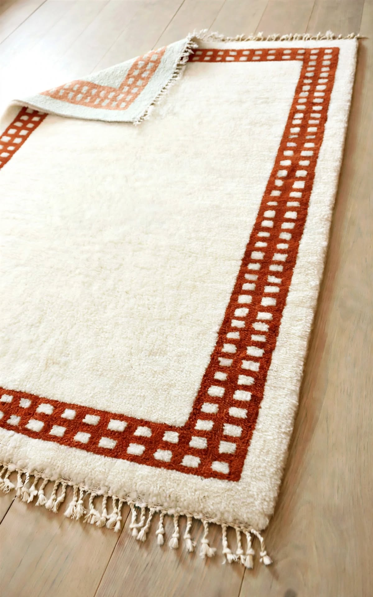 Cream Ivory Moroccan Berber Wool Rug with Terracotta Rust Border, handmade in Bhadohi India – photo 6