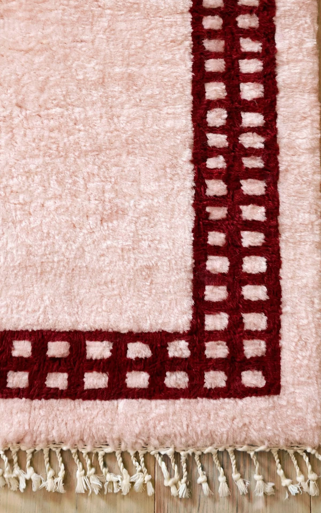Soft Dusty Pink Moroccan Berber Wool Rug with Magenta Border, handmade in Bhadohi India – photo 4