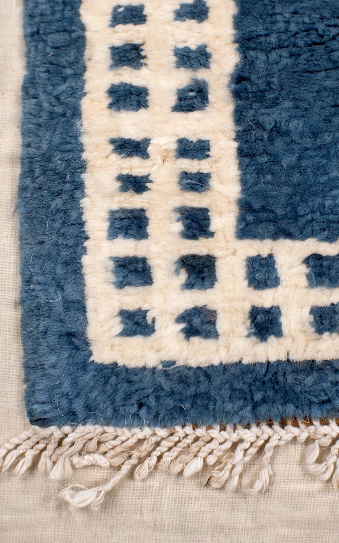Ocean Denim Blue Moroccan Berber Wool Rug with Cream Border, handmade in Bhadohi India – photo 15