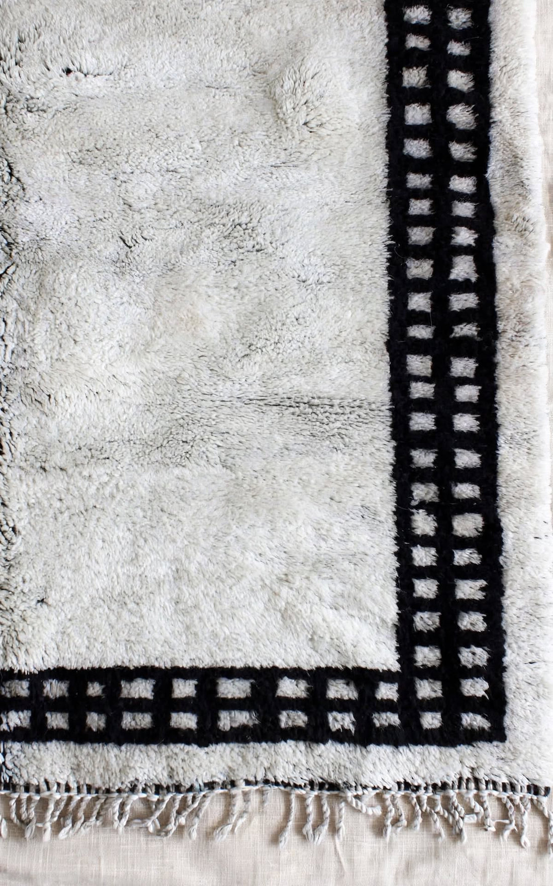 Cream Ivory Moroccan Berber Wool Rug with Black Geometric Border, handmade in Bhadohi India – photo 8
