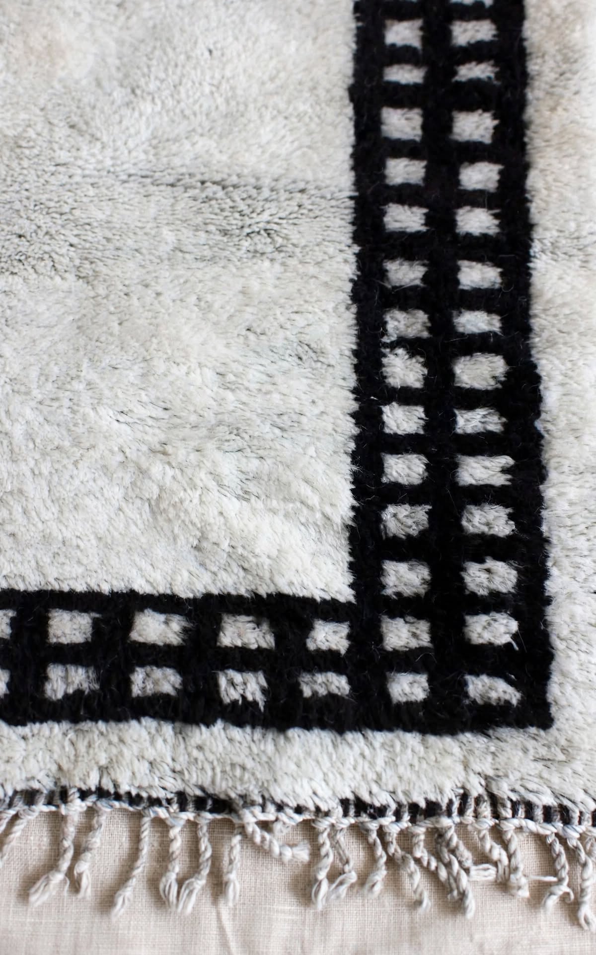 Cream Ivory Moroccan Berber Wool Rug with Black Geometric Border, handmade in Bhadohi India – photo 12