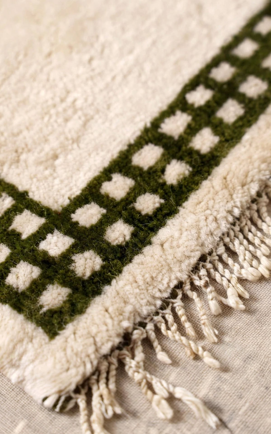 Cream Ivory Moroccan Berber Wool Rug with Dark Green Border, handmade in Bhadohi India – photo 11