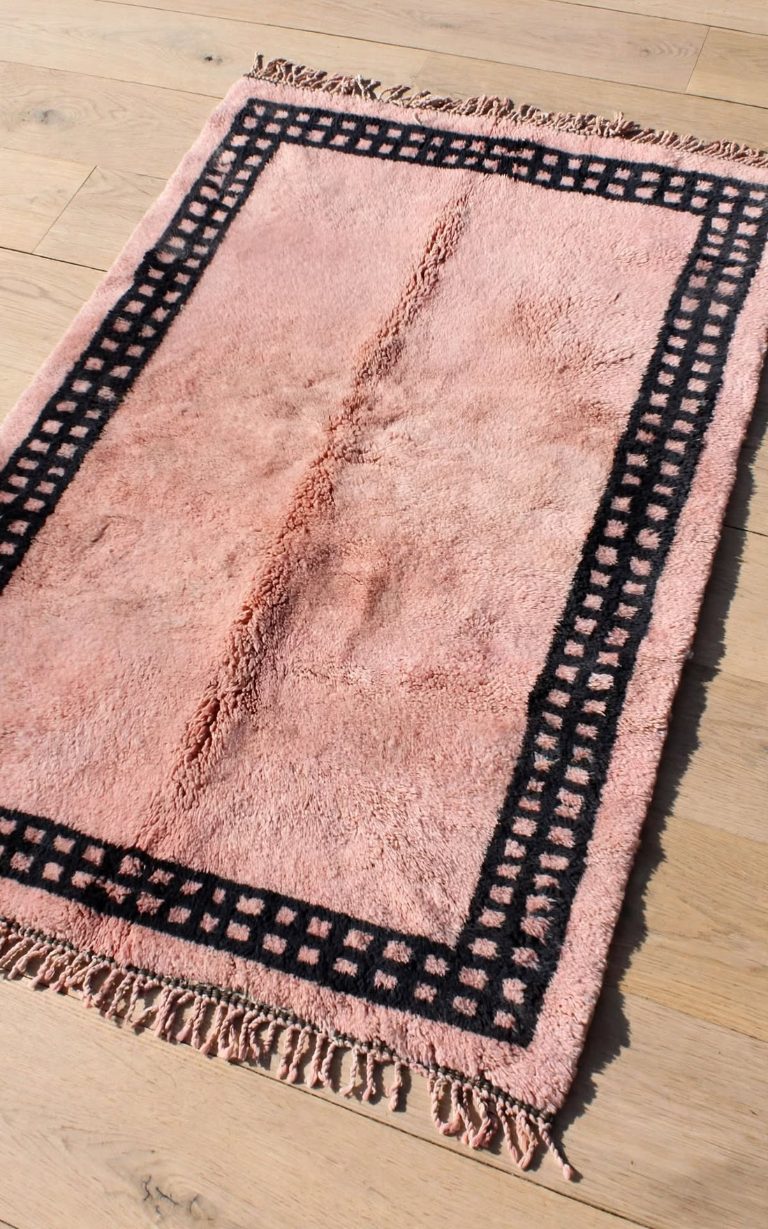 Cream Ivory Moroccan Berber Wool Rug with Dusty Rose Pink Border, handmade in Bhadohi India – photo 3