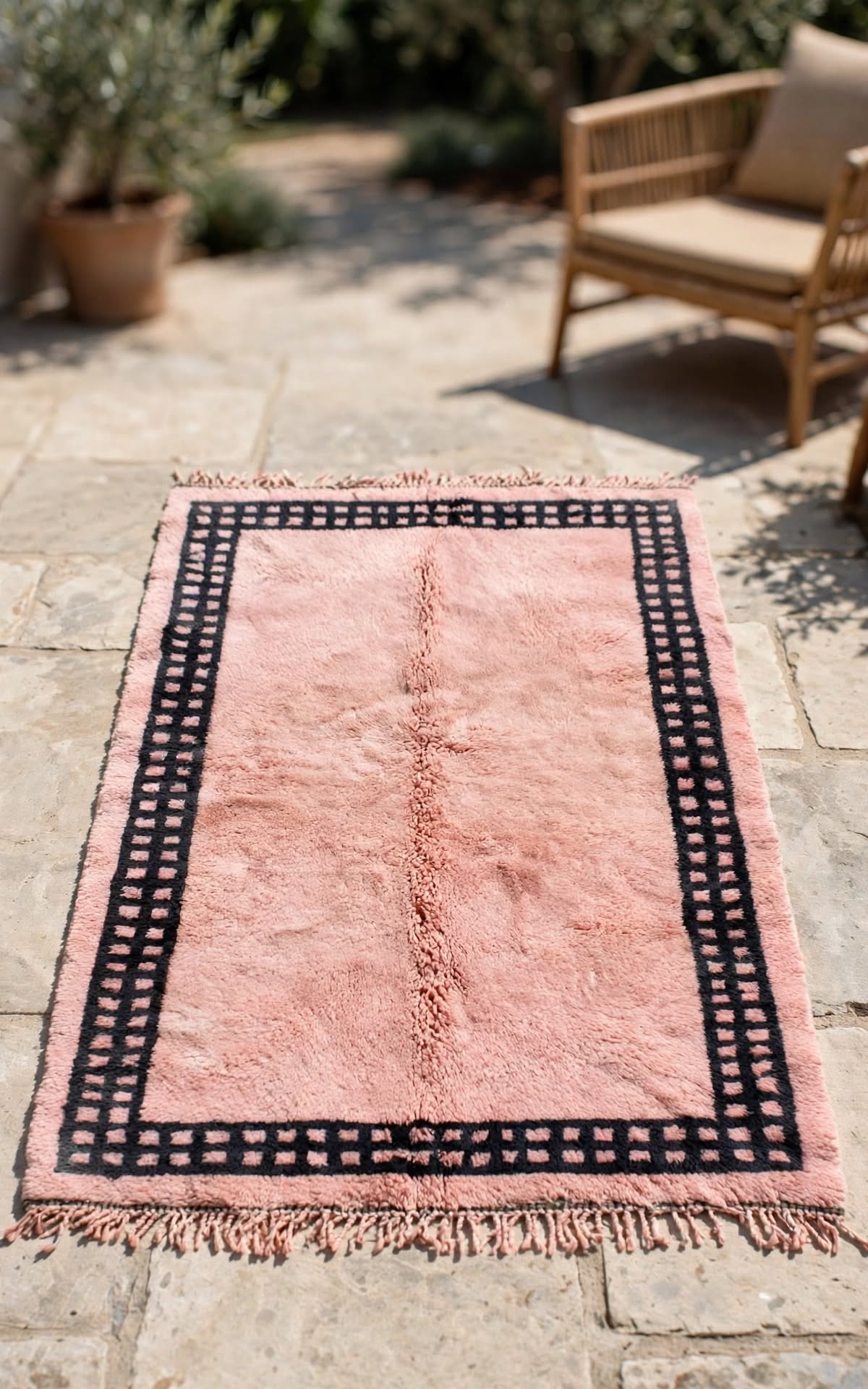 Cream Ivory Moroccan Berber Wool Rug with Dusty Rose Pink Border, handmade in Bhadohi India – photo 5