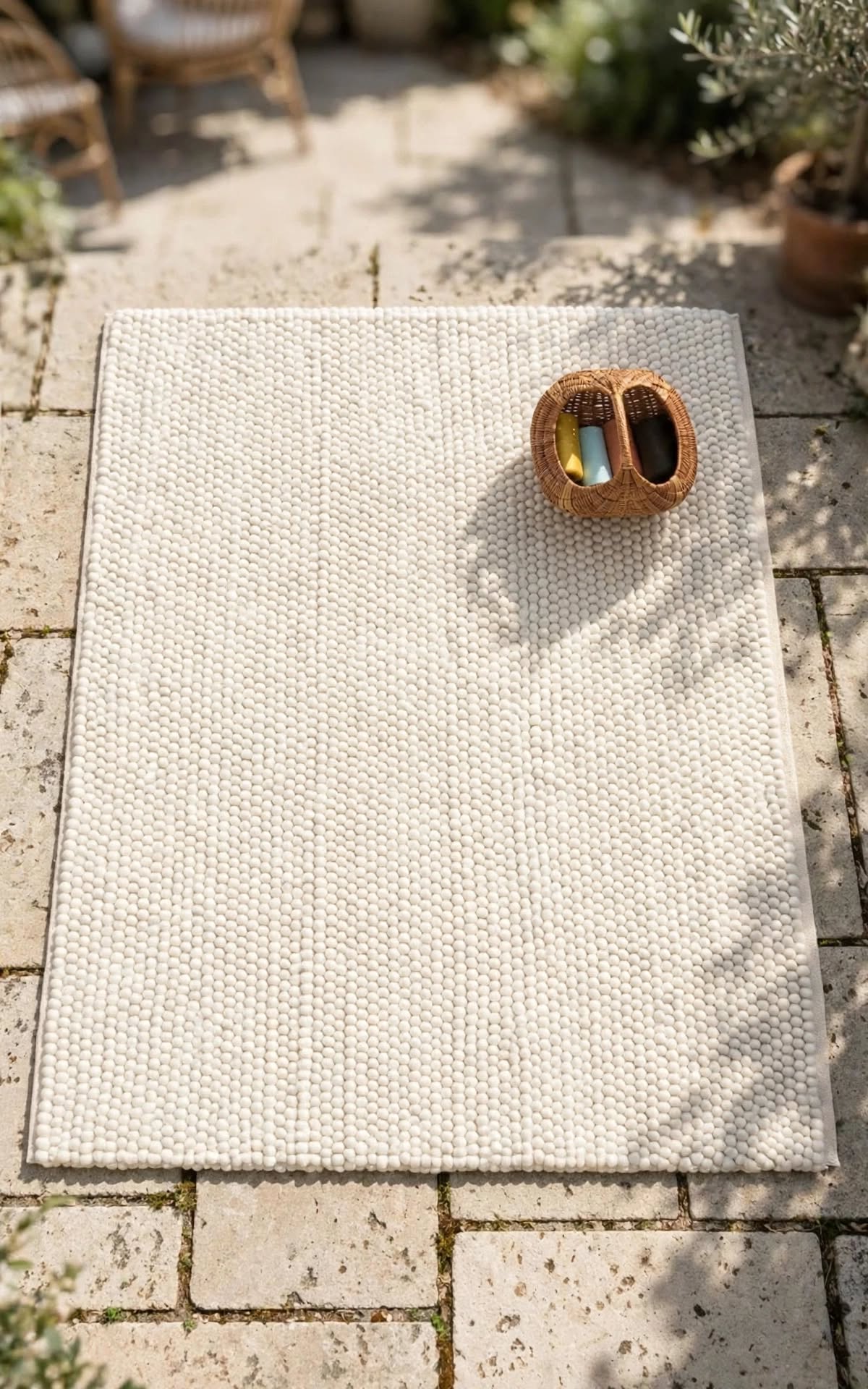 Ivory Cream Chunky Wool Area Rug, handmade in Bhadohi India – photo 2