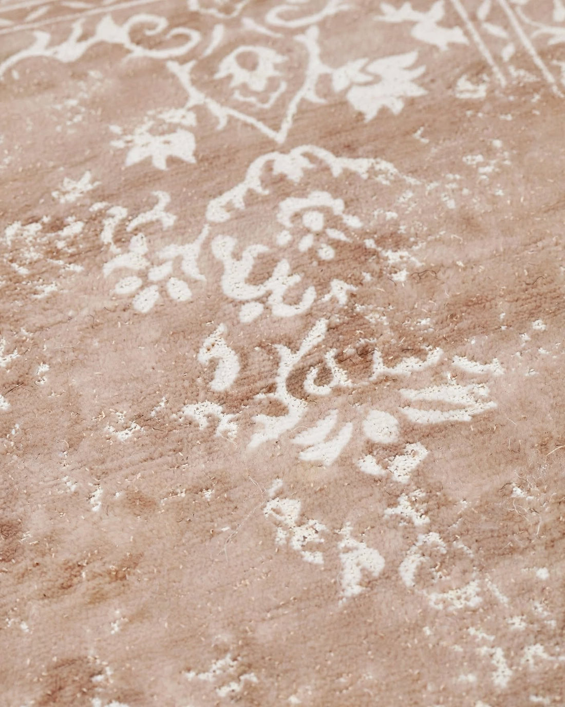 Pink and White Silky Viscose Rug, handmade in Bhadohi India – photo 3